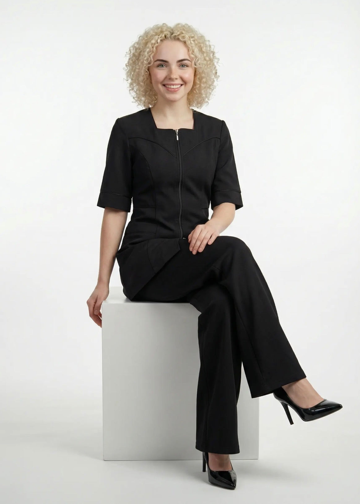 Short smock with square neckline / zipper / contrast